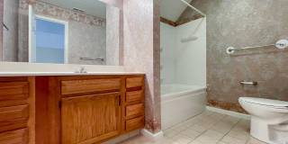 Near Local Shops and Restaurants Gallery 21