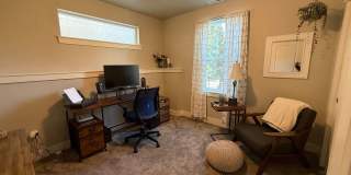Beautiful 3 Bed/2.5 Bath Home in SE Bend - Ruby Peak Lane Gallery 24