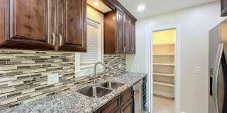 BEAUTIFUL ANNUAL RENTAL HOME - Convenient Location! Gallery 21