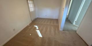 Room in 6 Bedroom Home at Oak Park Rd Gallery 56