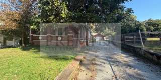 205 S Ash Ave Independence, MO 64053 // 3 Bed 1 bath// Move in ready // Rent $1300  Deposit $1300 Gallery 1