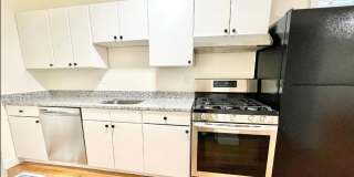 Nicely renovated, pet friendly 3 bed in South Boston. Gallery 18