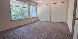 Blue Heron Townhome - Split Level 2 Bedroom located near Winslow Gallery 23