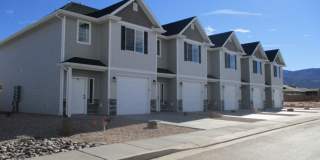 Move-In Discount - 3 Bed - 2.5 bath Town home in the heart of Cedar City! Gallery 1