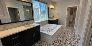 Stunning 4 Bedroom, 3 Bath Mountain House Home Gallery 22