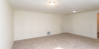 Beautifully Maintained Townhome with Fantastic Amenities Gallery 33