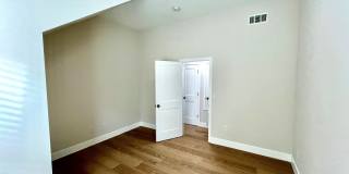 SPECTACULAR, COMPLETELY RENOVATED 2 BED/1 BATH FULLY!!! Gallery 5
