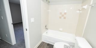 Emerald Apartments Gallery 56