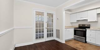 Lovely Two Bedroom Condo in Cotswold! Gallery 10