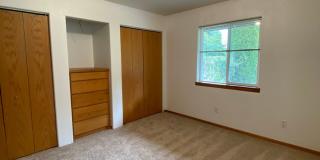Spacious 3-bedroom/1 bath duplex in Albany! Gallery 12