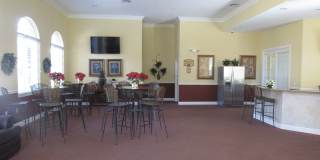 Furnished 2 bedroom 2 bathroom condo Gallery 22