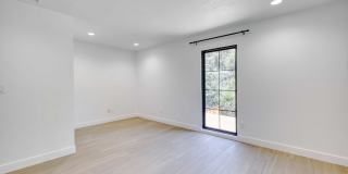 2091 Harvard Street Gallery 16