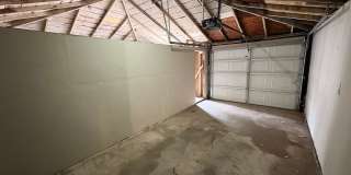 Charming 3 Bedroom, 1 Bath Near Down Town! Gallery 39