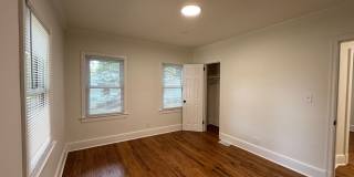 2bed/1bath w/ detached garage! Gallery 4