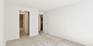 Modern 2-Bedroom Condo in Shoreline with Stylish Finishes Gallery 21