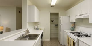 eaves Washingtonian Center Gallery 22