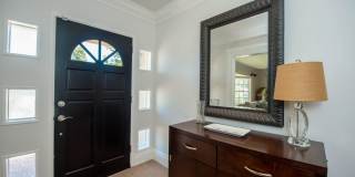 Private Newport Beach Cul-de-Sac Home Gallery 14