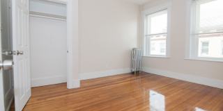 Nicely renovated 4 bed unit near the Green Line and BU! Gallery 4