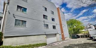 18 Amsterdam Avenue Gallery 25