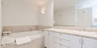 Winter Rental: Waterfront 3 Bed/3 Bath on Rocky Neck Gallery 24