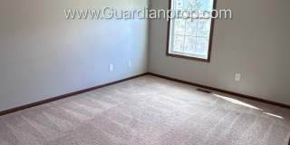 Spacious Eden Prairie Town Home, 2 Car Garage, Primary, 4 Baths, Fireplace Gallery 18