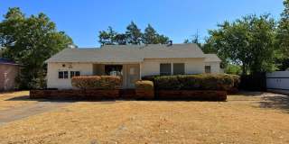2 Bed 1 Bath With Character In Ray Massie! Gallery 1
