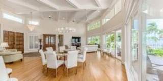 901 SE Riverside Drive Gallery 35