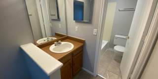 Large 2 bed 1 bath Top Floor Condo Gallery 16