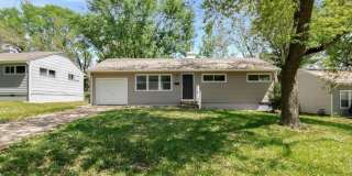 Charming 3 Bed / 1 Bath Home with 1-Car Garage in South Kansas City! Gallery 1