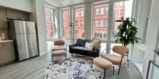 725 W Pratt Gallery 123