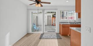3 Bed / 1.5 Bath Townhome! Gallery 8