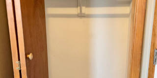 Spacious 3 bed/2 bath - walk to campus! Gallery 29