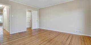 Spacious Westlake Home Gallery 21