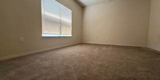 Beautiful 3 room /2.5 bath Gated Community W/ Pool Close to the Skyway Gallery 24