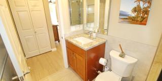 Beach Style 2 bed/2bath Luxury Condo - Finely Furnished - Steps from the Beach - Resort Amenities - Gallery 15