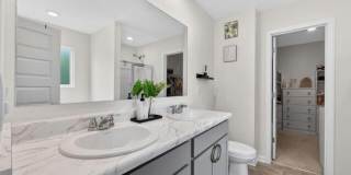 Like-New 4 bedroom 2.5 bathroom home with Custom Touches, open floor plan AND a Cul-de-sac lot! Must see! Gallery 24