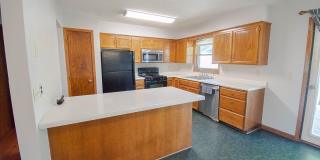 NW Rochester Split-Level with Vaulted Ceilings & Detached 2-Car Garage Gallery 5
