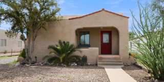 Charming Older Home A/C 3 Bed 2 Bath Wood Floors, Huge Back Yard Gallery 1