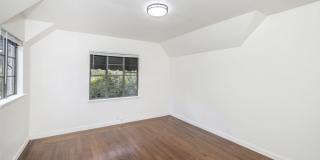 Stately Two Story Home w/ Serene Backyard in Crescent Park Gallery 17
