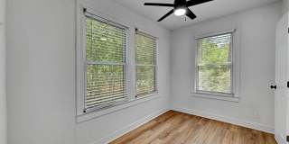 2305 Longview St. Gallery 32