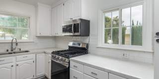 Charming single story home in heart of Reseda Gallery 9