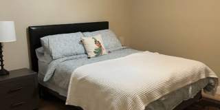 Top floor, fully furnished, with balcony-  Perfect for Professionals- Near shops & restaurants Gallery 13