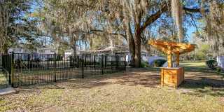 The Elizabeth Gallery 16