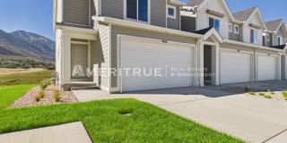 New 4 Bed 3.5 bathroom Townhome Gallery 1