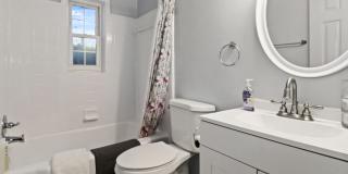 Plug and Play Luxury Condo Next to the Metro: Parking & Utilities Included Gallery 10