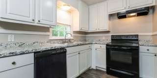 Charming 4 bed 2 bath renovated home Gallery 5