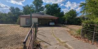 1613 Walton Walker Drive - B Gallery 1