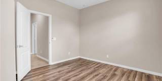 2061 Hamlin St Gallery 11