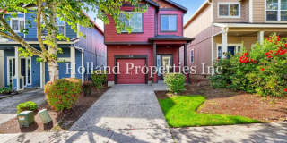 Beautiful 3-Bedroom Hillsboro Home with Fenced Yard & Fireplace Gallery 1
