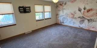 Charming 2BD/1BA Townhome in Burlington’s New North End Gallery 13